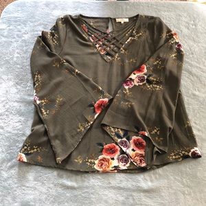 NWOT Floral blouse